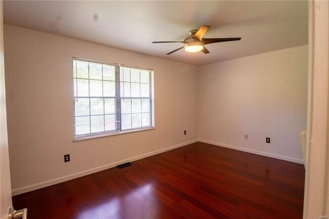 Building Photo - 18 Brooker Ct