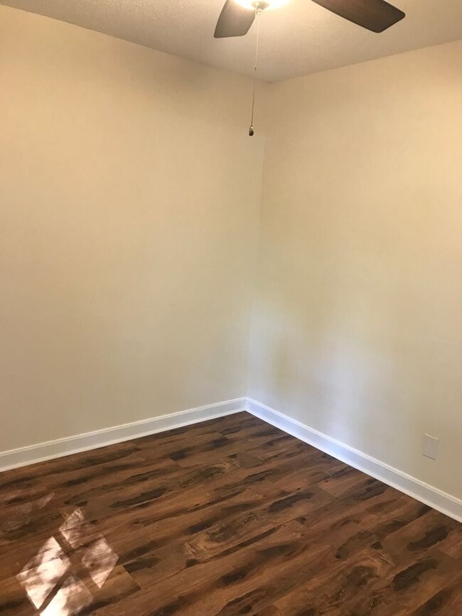 Building Photo - 112 Sycamore St