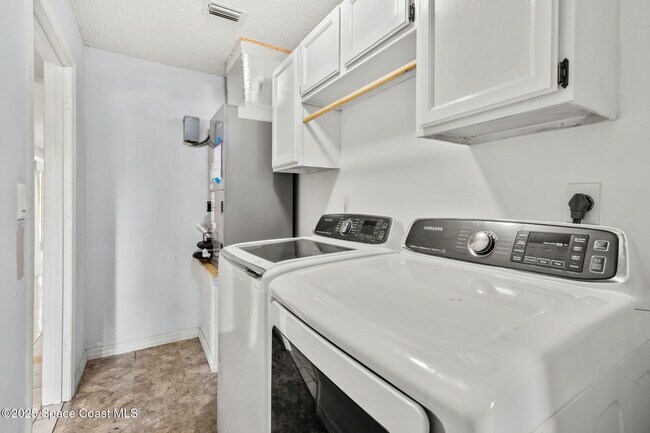 Building Photo - 3390 Floral Palm Blvd