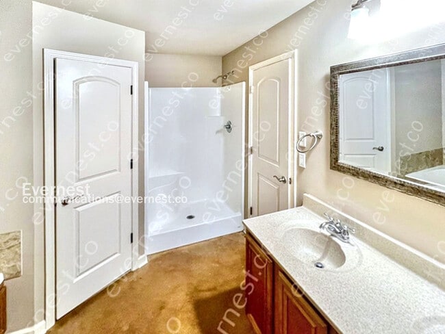 Building Photo - 958 James Madison Dr
