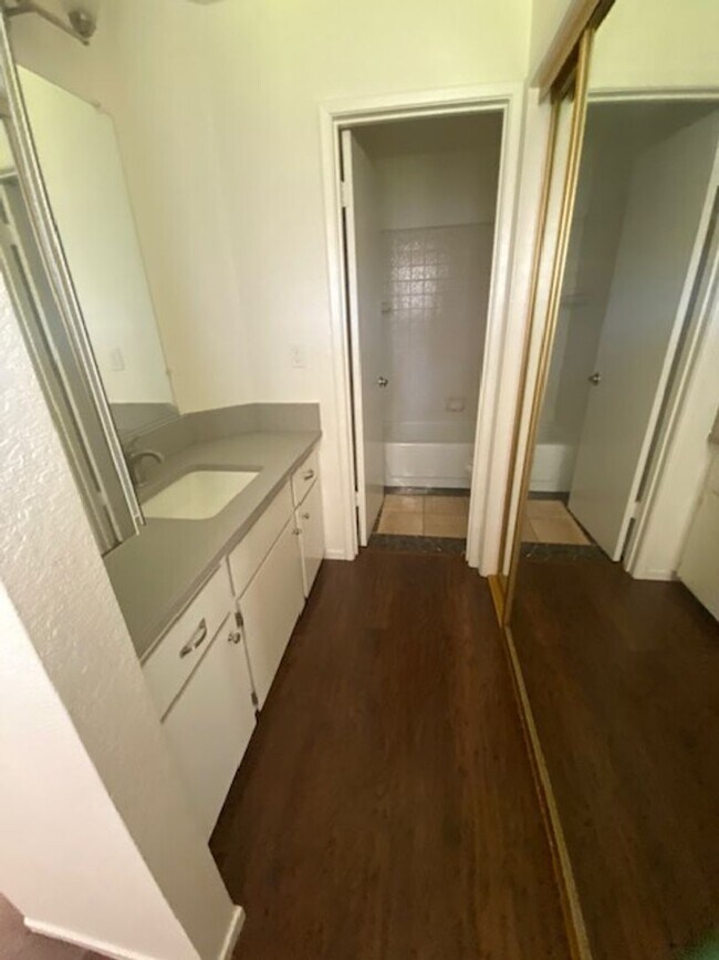 Building Photo - MOVE IN READY! Great looking home on a court location with low maintenance landscaping.