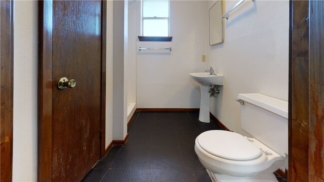 Building Photo - 8251 W Sh-21