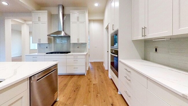 Building Photo - Contemporary 4 Bedroom Oasis on Quiet Dead-End Street!