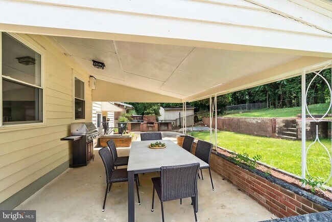 Building Photo - 7536 Abbington Dr