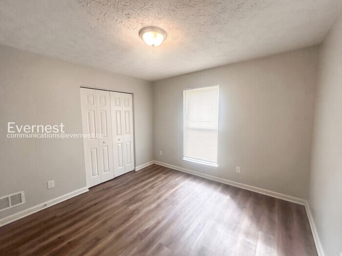 Building Photo - 2132 Briar Glen Ln SW