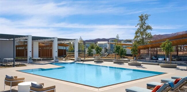 Building Photo - This single-level condominium on the 3rd f...