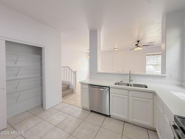 Building Photo - 5216 W Albeniz Pl
