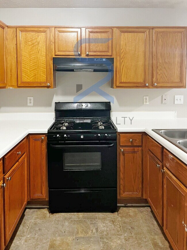 Building Photo - Move in before October 15th and get $100 O...