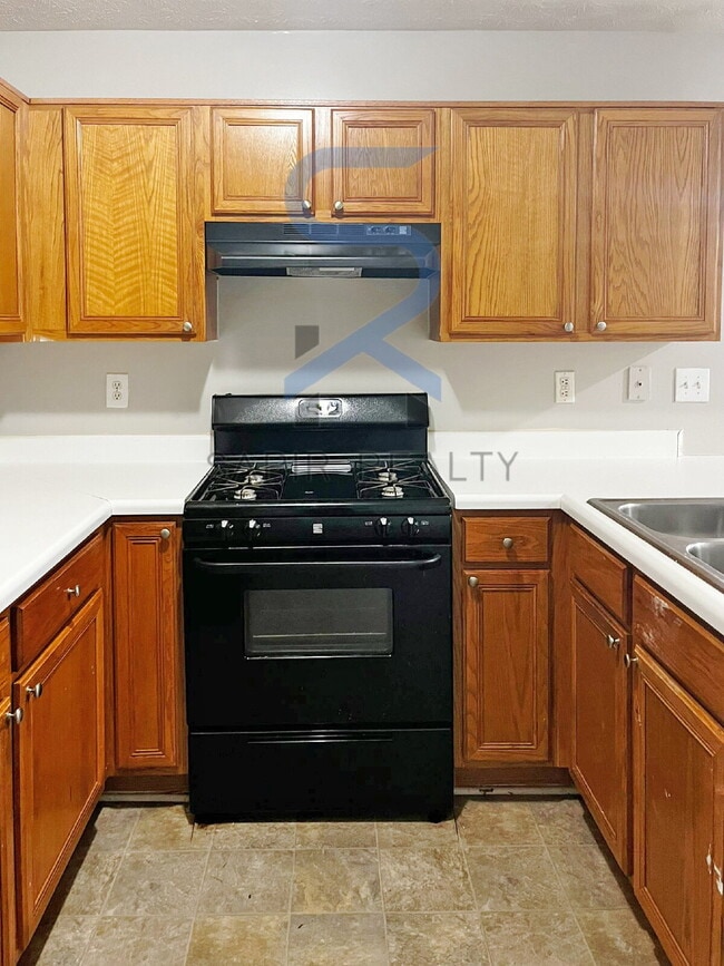 Building Photo - Move in before October 31st and get $100 O...
