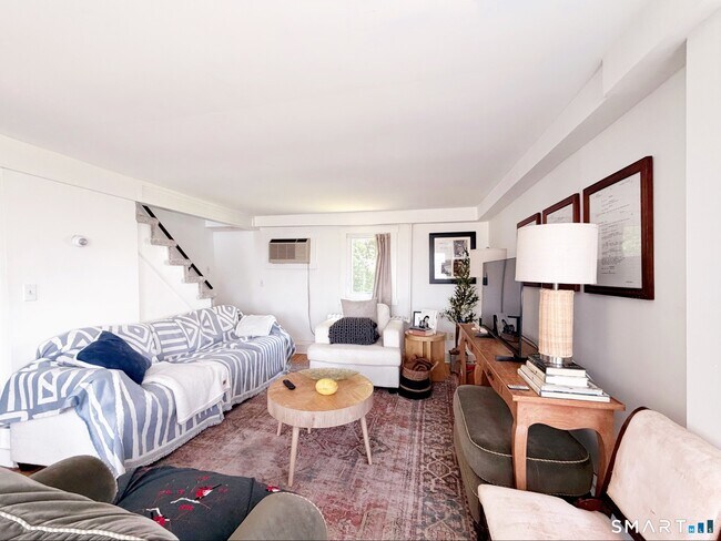 Building Photo - 2 Scofield Pl