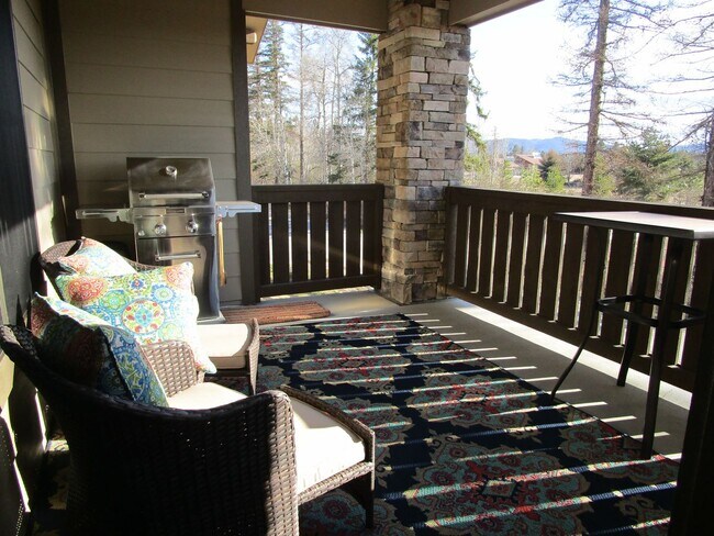 Building Photo - Delightful Monterra 2 Bed 2 Bath Condo wit...