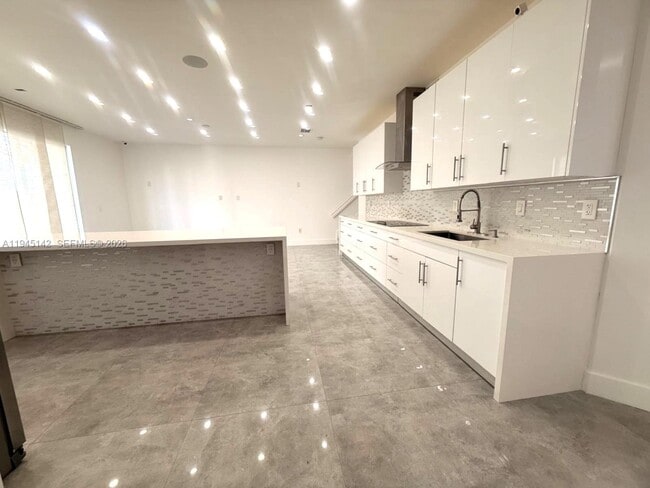 Building Photo - 11271 NW 84th St