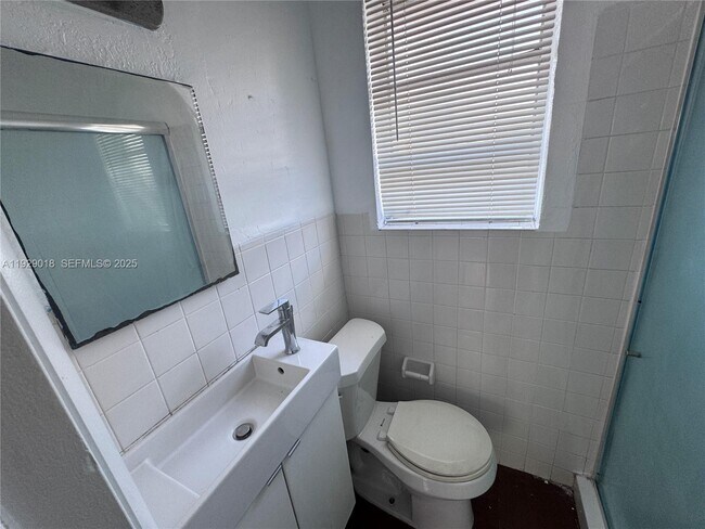 Building Photo - 20 NW 17th Pl