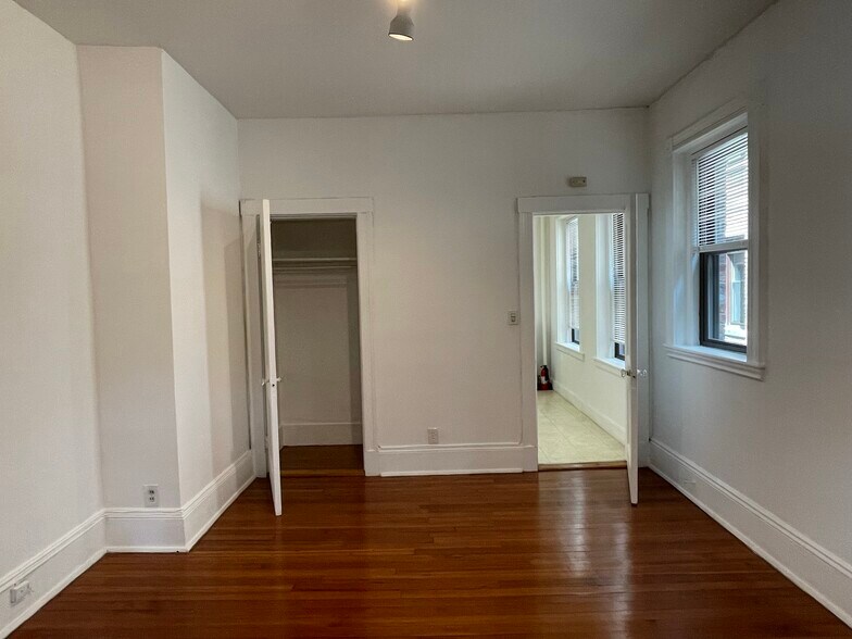 Building Photo - 1870 Commonwealth Ave