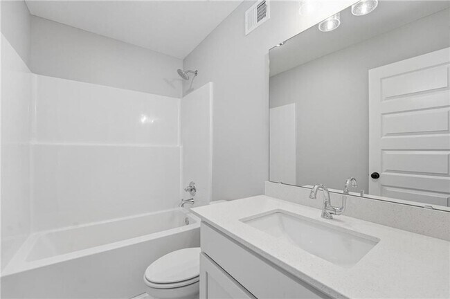 Building Photo - 707 Glenn Cir
