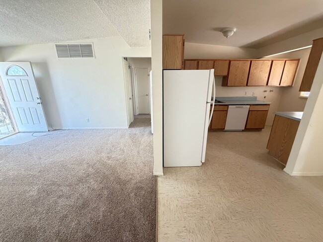 Building Photo - 246 Kashmir Ln