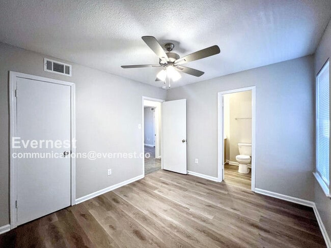Building Photo - 3095 Forest Glen Dr