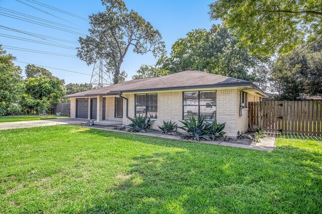 Building Photo - 2902 Helberg Rd