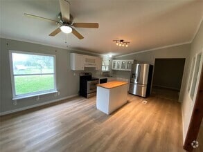 Building Photo - 185 S Valley Dr