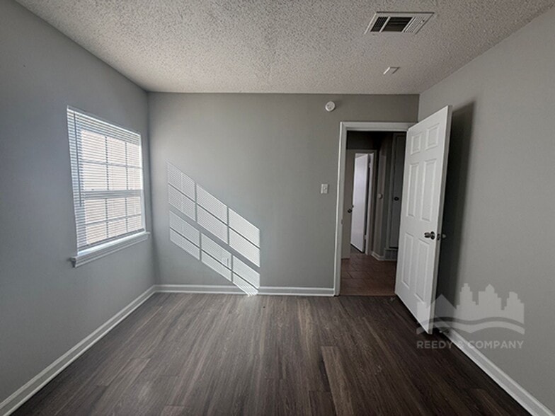 Building Photo - 2313 Nunnelee Ave