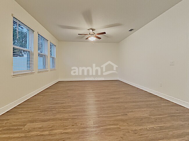 Building Photo - 743 Zarabrooke Ct