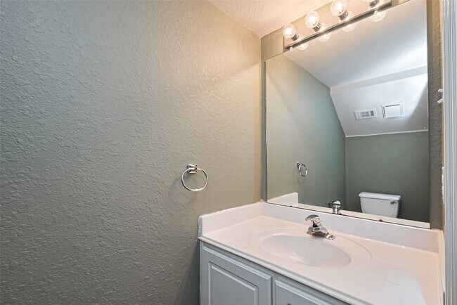 Building Photo - 18 W Greenhill Terrace Pl