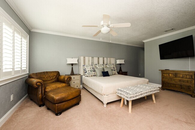 Building Photo - 1130 John Anderson Dr