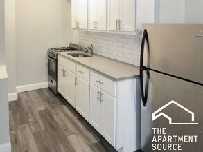 Building Photo - 540 W Briar Pl