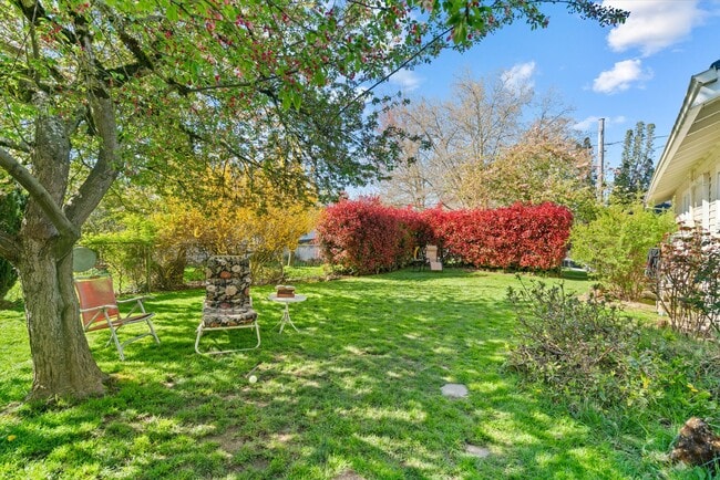 Building Photo - 840 N Farragut St