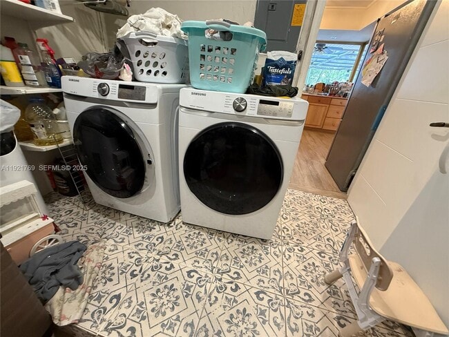 Building Photo - 5424 Van Buren St