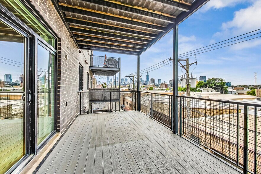 Building Photo - 1641 W Grand Ave