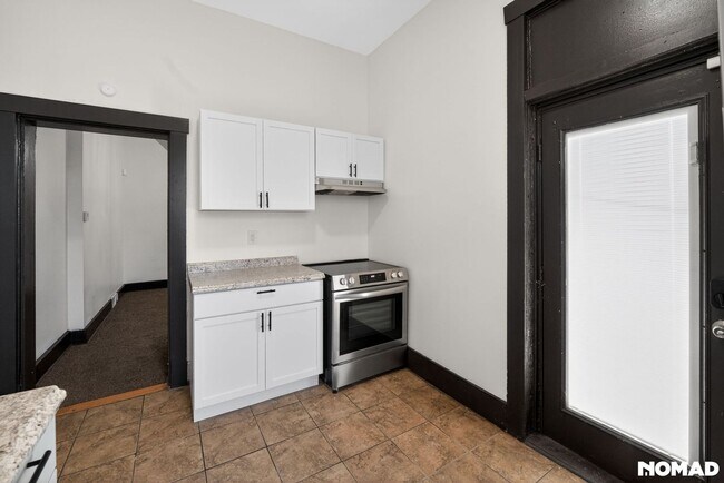 Building Photo - 2 Bedroom Townhome in Saint Louis