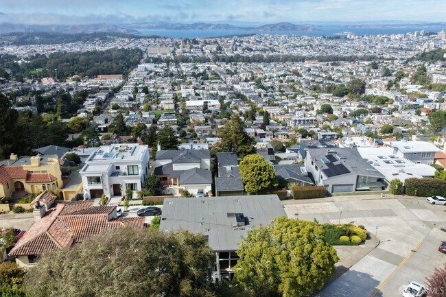 Building Photo - 2 Glenbrook Ave