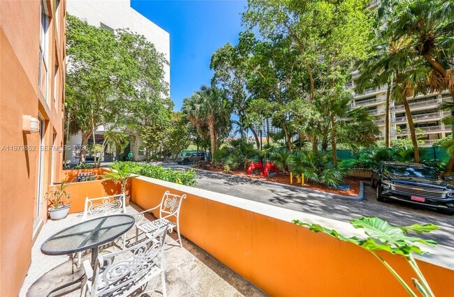 Building Photo - 2951 S Bayshore Dr