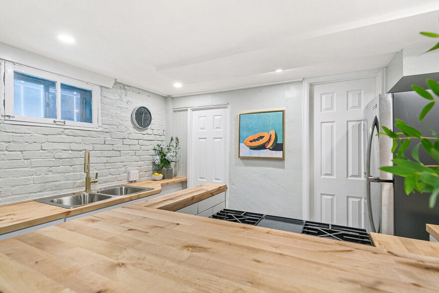 Building Photo - 2619 E 12th Ave