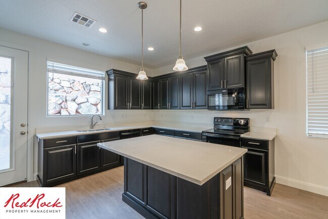 Building Photo - 3 Bedroom Single-Level Home In Quiet St. G...