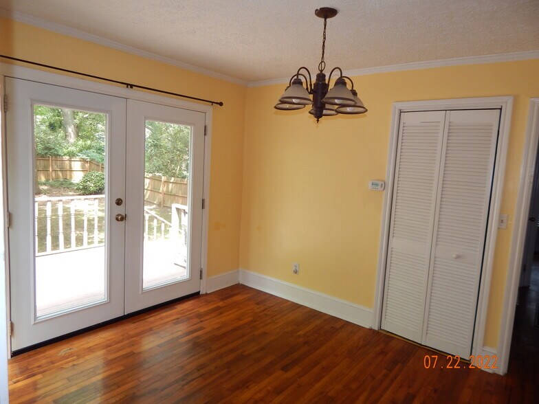 Building Photo - 1449 Mimosa Cir SE