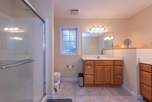 Building Photo - Bright, Spacious Home with Tons of Charm a...