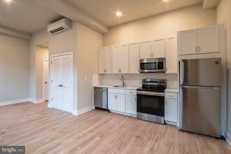 Building Photo - 1300 S 19th St