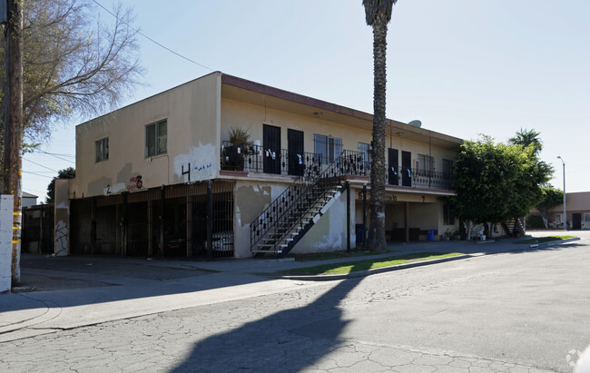 Building Photo - Kon-tiki Apartments