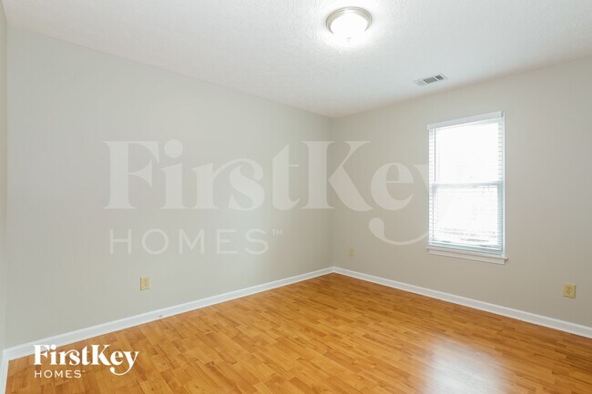 Building Photo - 205 Lakefront Dr