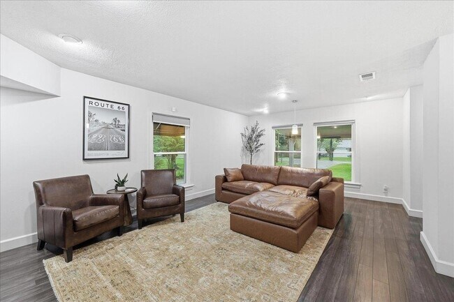 Building Photo - 2263 Briarcliff Dr