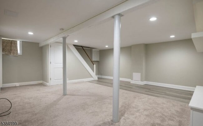 Building Photo - 83 Chestnut St