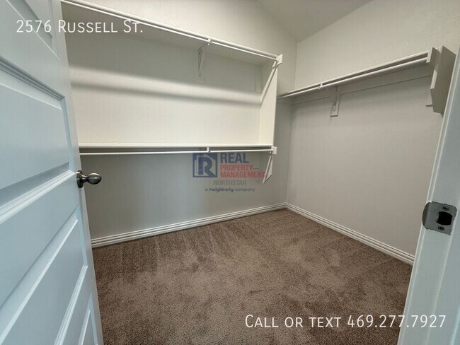 Building Photo - 2576 Russell St