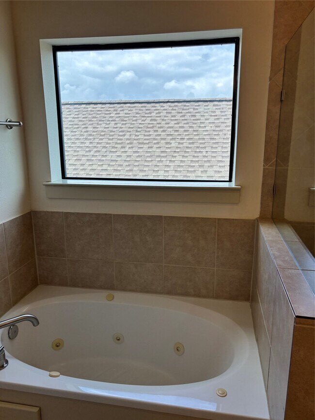 Building Photo - 1510 W 26th St