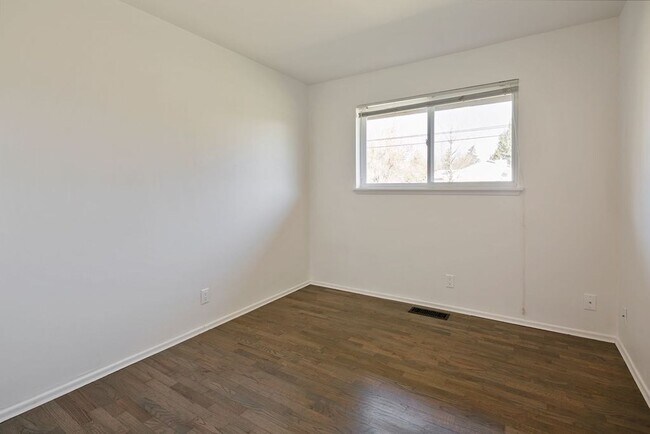 Building Photo - Adorable 3 bedroom Lynnwood rambler