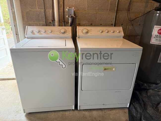 Building Photo - 1010 Summer St