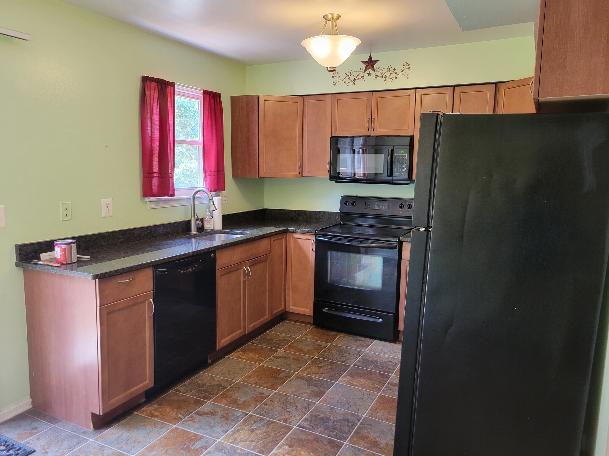 Kitchen - 6870 Ducketts Ln