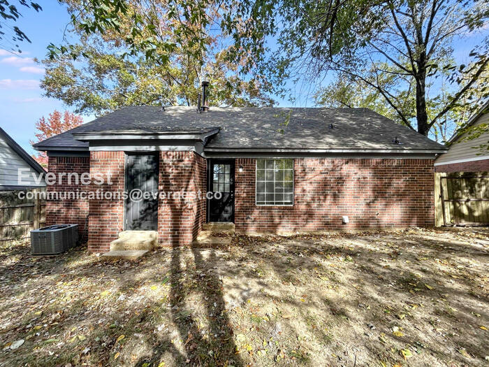 Building Photo - 5949 Shannon Dr