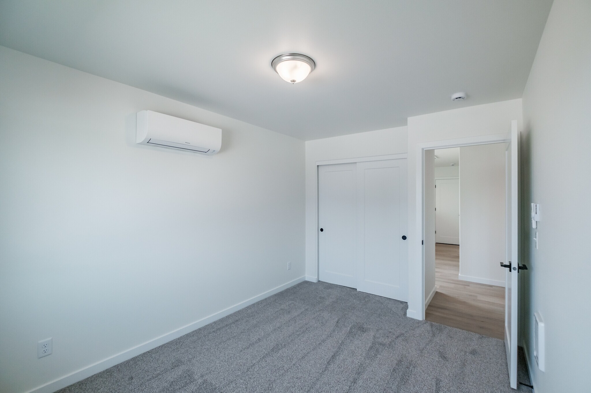 Building Photo - 400 Wagon Wheel Dr